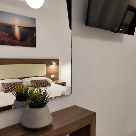Santorini Hotell 3*